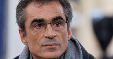 On vous explique la polémique autour de Raphaël Enthoven, déprogrammé puis réintégré dans un festival littéraire après ses messages sur Gaza