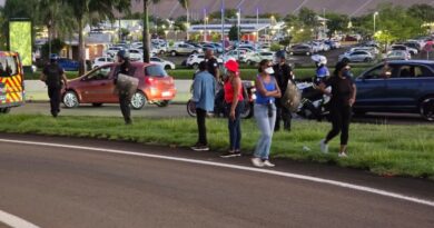 PHOTOS ET VIDÉOS Vives tensions à l'aéroport entre militants du Rpprac et forces de l'ordre