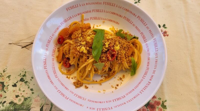 Pasta à la poutargue et chapelure croustillante