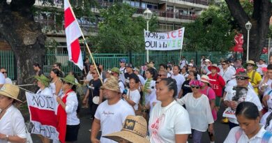 Plus de 3 000 personnes défilent pour dire "non à l'ice, oui à la vie"