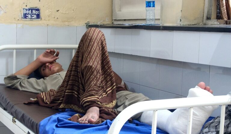 Plus de 800 morts et 2.700 blessés dans un séisme en Afghanistan
