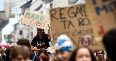 REPORTAGE. "Au moins, on a essayé" : des ronds-points du Pas-de-Calais aux cortèges bretons, plongée au cœur des manifestations du 10 septembre