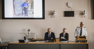 Racisme au sein de la police lausannoise: quatre nouvelles suspensions et une structure de signalement annoncées - Le Temps