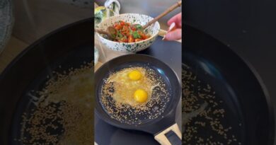 Recette pour réaliser une délicieuse salade de tomates à la sauce soja et à l'huile de sésame 😋