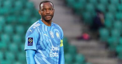 Recordman du nombre de matchs disputés avec l'OM, Steve Mandanda annonce la fin de sa carrière - ici