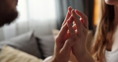 Rencontres : pratiquez-vous le "shrekking" dans vos relations dans le savoir ? Cette experte vous supplie d'arrêter