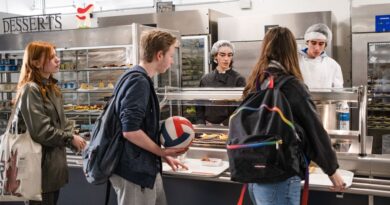 Rentrée scolaire 2025 : "On a l'impression d'être des tiroirs-caisses", le prix de la cantine scolaire grimpe encore en Île-de-France
