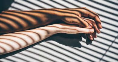 Santé sexuelle : "l'épanouissement émotionnel passe par le plaisir" explique une sexologue  - ici