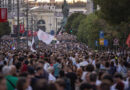 Serbie: des milliers de personnes manifestent à Belgrade pour demander des élections