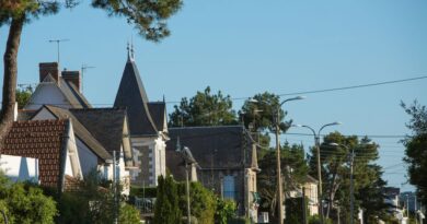 Son voisin trouve que sa piscine est trop contemporaine et ne correspond pas à l'architecture traditionnelle de La Baule