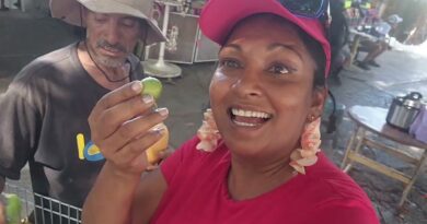 Street food, Mexico coconut water and Jon going through the market. One love ❤️