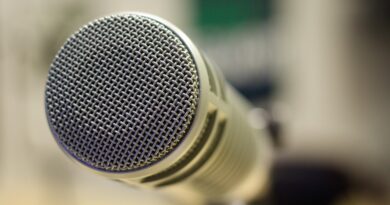 news, headline, breaking news, newspaper, journalism, media, press, microphone, TV