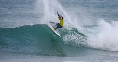 Surf : être champion du monde, le rêve du Réunionnais Jorgann Couzinet