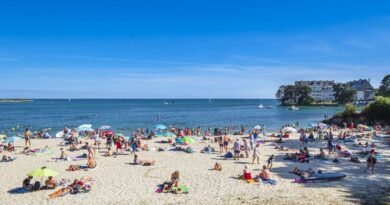 Tourisme en Bretagne : des villes prises d’assaut sur le littoral cet été, mais peu de bénéfices pour les restaurateurs