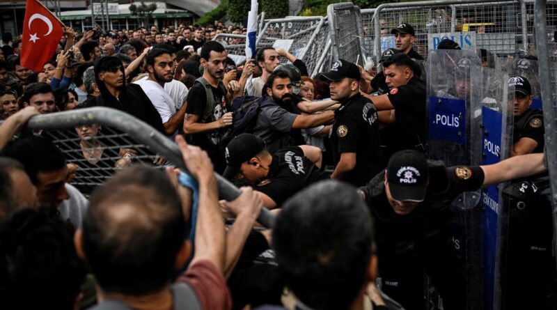 Turquie : la police investit de force le siège du parti d’opposition à Istanbul