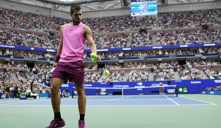 US Open: Alcaraz prive Sinner du doublé à New York et lui reprend le trône mondial