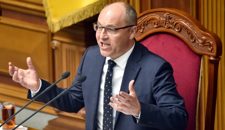 Ukraine: un suspect du meurtre de l'ex-président du Parlement arrêté, "piste russe" évoquée