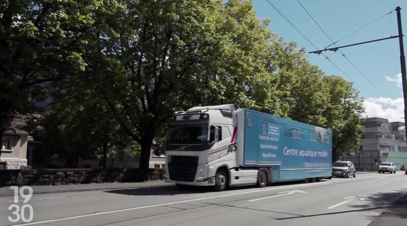 Un camion piscine accueille les élèves vaudois pour des cours de natation