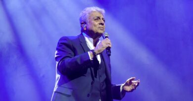Un concert d'Enrico Macias en Turquie interdit à la suite d'appels à manifester contre le chanteur pro-israélien