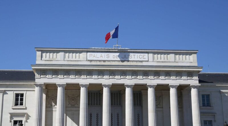 "Un exemple déplorable" : à Tours, deux hommes condamnés à du sursis pour des violences sur fond de harcèlement scolaire - ici