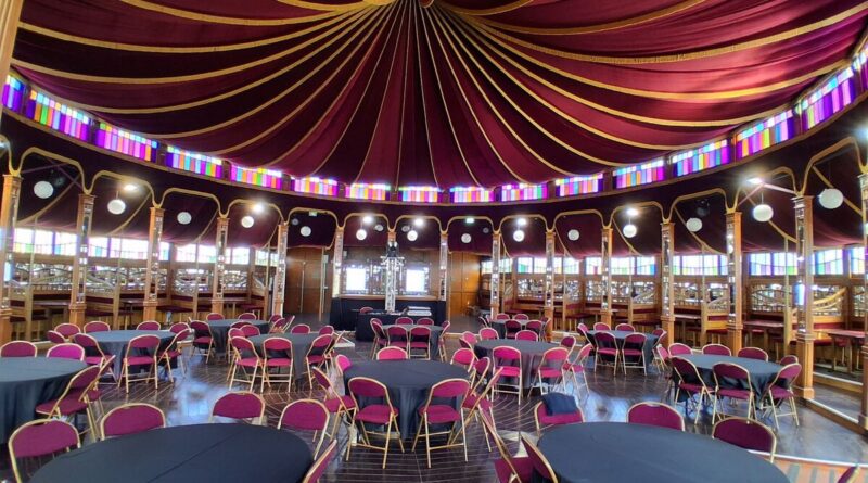 « Un lieu pour la fraternité » : à quoi va servir le Magic Mirrors, ce grand chapiteau installé à Corbeil ?