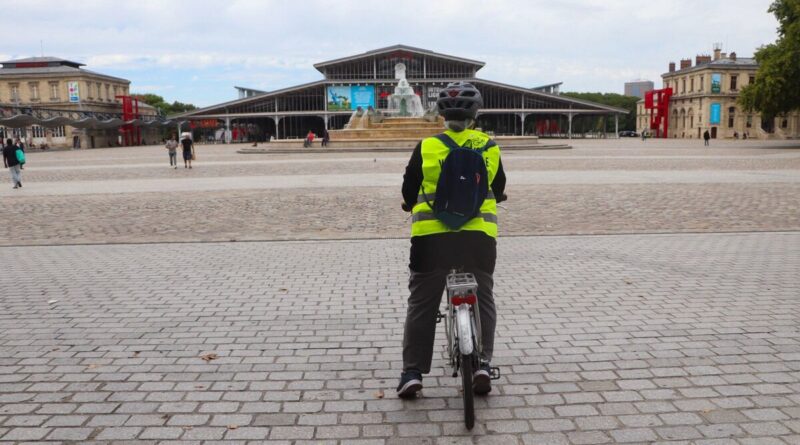 « Un tremplin vers le monde du travail » : comment l’apprentissage du vélo remet en selle ces habitantes du 93