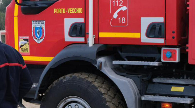 Une paillotte détruite sur la plage de L'Ile-Rousse, suite à un feu de friteuse