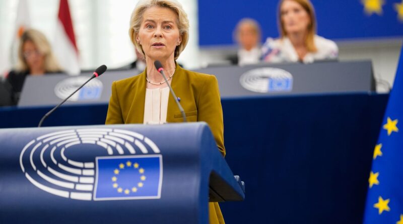 Ursula von der Leyen cernée par deux motions de censure au Parlement européen