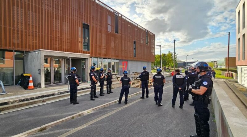 VIDEO. Le campus Croix Rouge de l'université de Reims fermé pour la journée suite à l'intrusion d'une trentaine d'étudiants