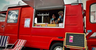VIDÉO - Pinpon, le camion de pompier devenu bar ambulant dans les Deux-Sèvres - ici