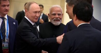 Vidéo. Accolades et rires entre Xi Jinping, Vladimir Poutine et Narendra Modi : l’une des images fortes du sommet de Tianjin