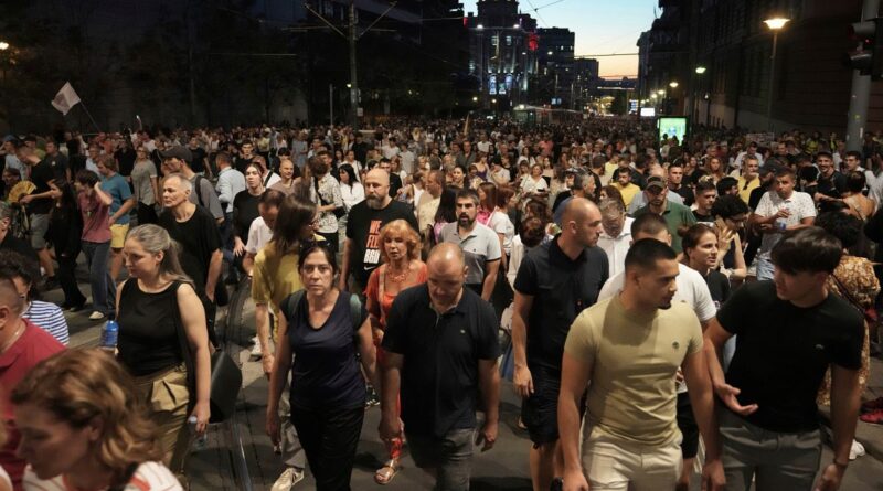 Vidéo. Dix mois après la tragédie de Novi Sad, les manifestations ne faiblissent pas