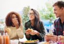 Voici pourquoi la tendance des trois bouchées sur TikTok inquiète les experts