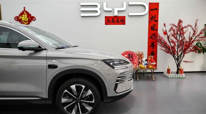 Voiture électrique : le chinois BYD a quasiment multiplié par six son chiffre d’affaires en France en 2024