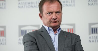Vote de confiance : "On n'échappera pas à un moment démocratique", assure le député PCF Stéphane Peu