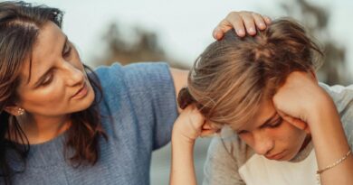 Votre enfant n’a aucun ami dans sa classe ? Un psychologue explique comment le rassurer