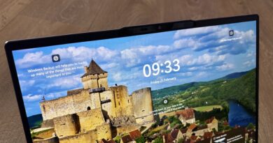 Acer Aspire 14 AI laptop display showing the Windows 11 login screen