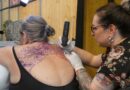 "Y'a pas d'âge !" : au salon du tatouage de Nantes, ces seniors qui se font tatouer après en avoir longtemps rêvé - ici