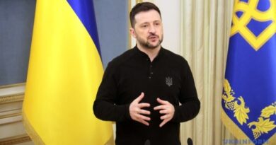 Zelensky a rejeté l'idée de Poutine d'une rencontre à Moscou : « Il peut venir à Kyiv »