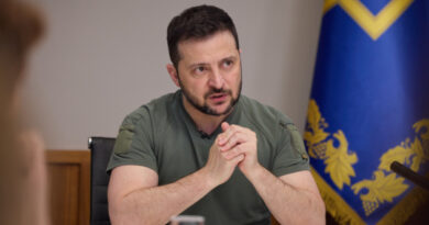 Zelensky : la Russie continue de frapper, l'Ukraine ripostera