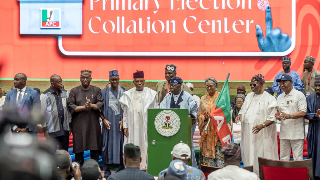 Nigeria : Bola Ahmed Tinubu officiellement investi pour briguer sa succession présidentielle.