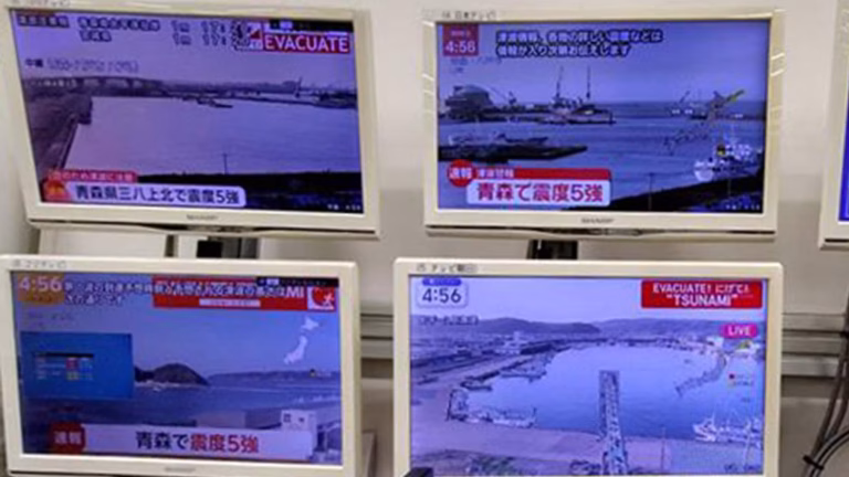 Séisme et tsunami au Japon : alerte aux répliques puissantes en cours.