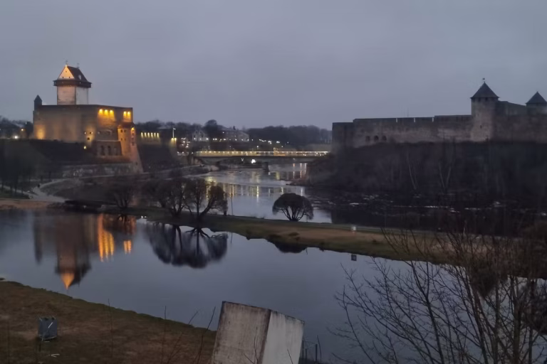 La vie à Narva, en Estonie : tensions croissantes à la frontière russe.