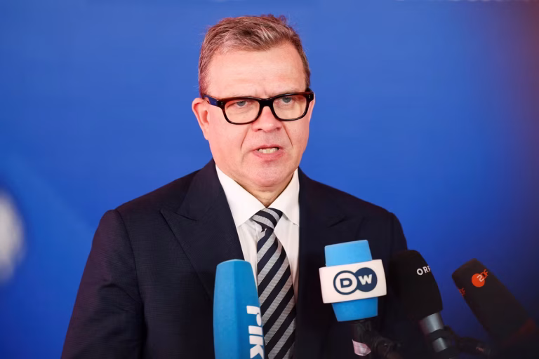 Trafic suspendu à l’aéroport d’Helsinki en raison d’une menace de drone.