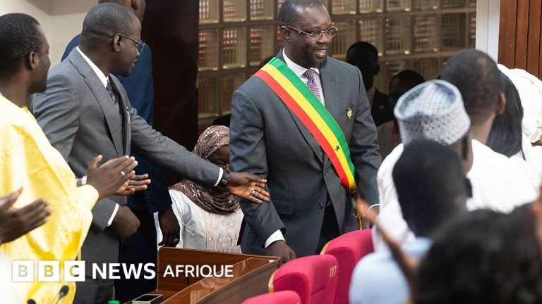 Ousmane Sonko élu président de l’Assemblée nationale du Sénégal, remaniement politique en cours.