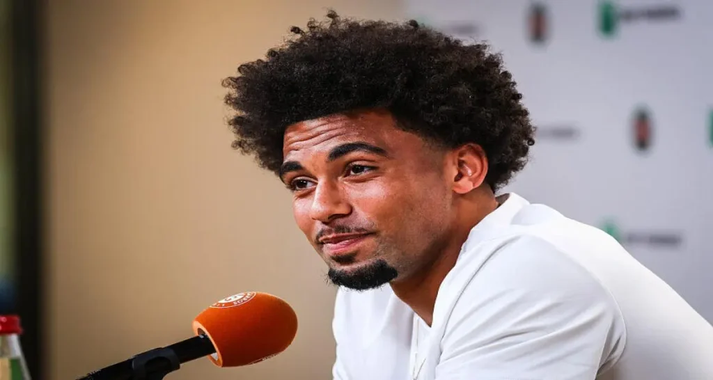 Arthur Fils déclare forfait pour Roland-Garros, suscitant des inquiétudes sur sa carrière.