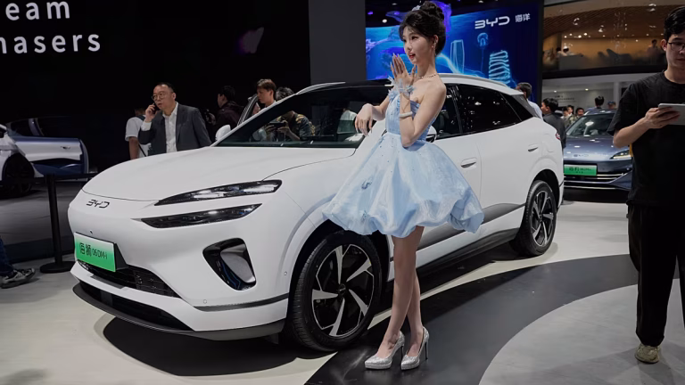 Les constructeurs chinois augmentent leur part de marché dans l’UE avec les véhicules électriques.