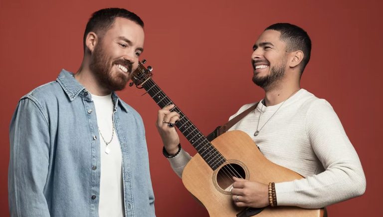 Le duo aixois Roulez Jeunesse dévoile son nouvel album dans les studios d’ICI Provence.