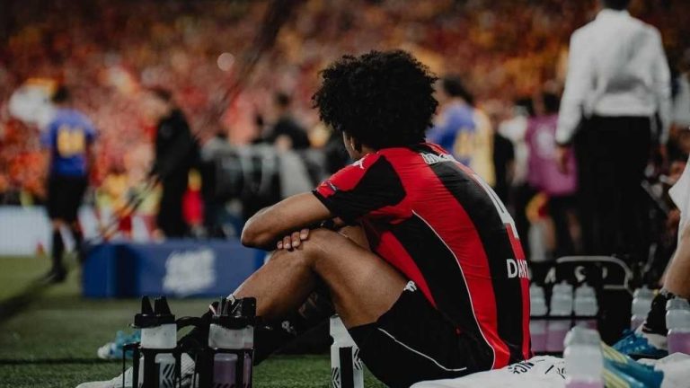 L’OGC Nice affronte Saint-Étienne pour sa survie en Ligue 1 cette saison.