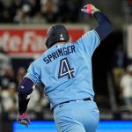 Les Blue Jays remportent un match décisif contre les Yankees dans une série partagée.